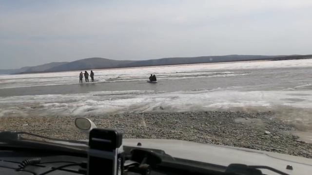 Спасаем рыбаков со льда! Комсомольск-на-Амуре 18 апреля. смотреть онлайн