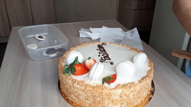 ?Как украсить торт клубникой!???/Cake decoration with strawberries and macaroons!!!#влогдомохозяйки