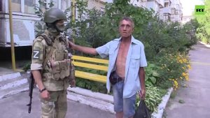 Росгвардия доставляет гуманитарную помощь жителям Новой Каховки. Видео Валентина Горшенина.
