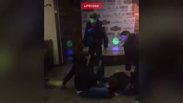 Драка в стерлитамаке в кафе. Драка в стерлитамаке в кафе. Драка в стерлитамаке на новый год. Клуб икра стерлитамак драка. Драка в стерлитамаке в кафе.
