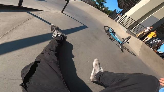 Будни BMXера! Два скейтпарка за один день смотреть онлайн