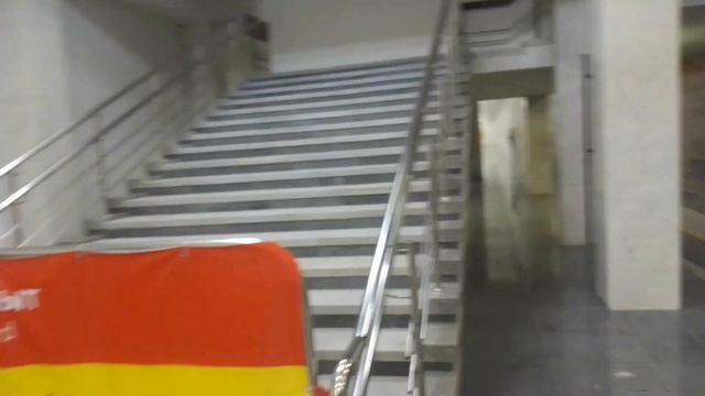 Обновленная платформа в центр на станции метро Каширская. смотреть онлайн