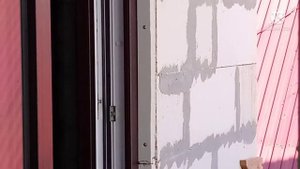 КАК И ЧЕМ ЗАДЕЛАТЬ МОНТАЖНУЮ ПЕНУ СНАРУЖИ ОКНА.Закрываем пену от солнца.