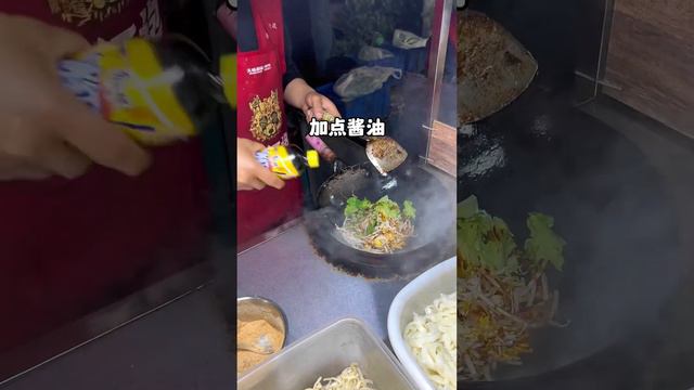 超大一份的冒菜烤鴨，我還借了巴沙魚和鴨血，好吃到停不下來【肉丸小團子】#路边摊美味#在路边摊感受人间烟火 #夜市里的烟火气 #街边小吃