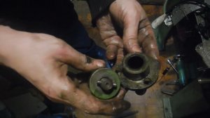 Как снять втулку ведущего вала коробки подач ТВ-4