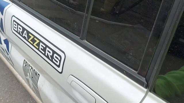 первое сравнение Mitsubishi Pajero iO 1999 год с новой лада niva travel 2021 смотреть онлайн