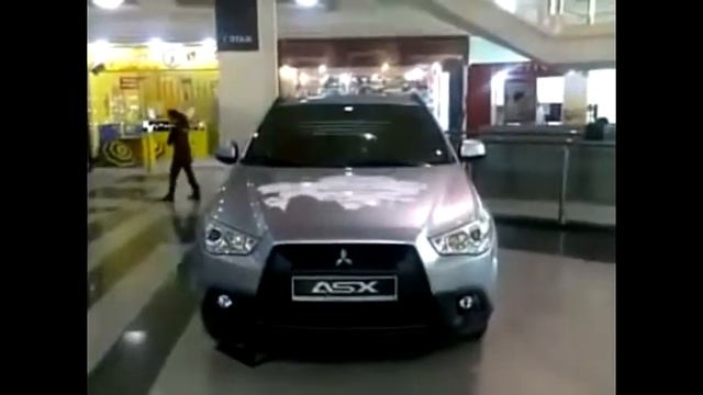 Видеопроекция на стекло автомобиля при помощи пленки обратной проекции | технология обратной проекц смотреть онлайн