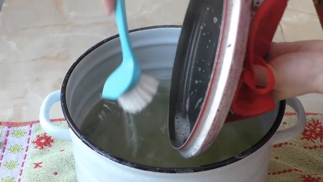 КАК ОЧИСТИТЬ КРЫШКИ, СКОВОРОДУ, кастрюлю , любую посуду ОТ НАГАРА и ЗАСТАРЕЛОГО ЖИРА смотреть онлайн