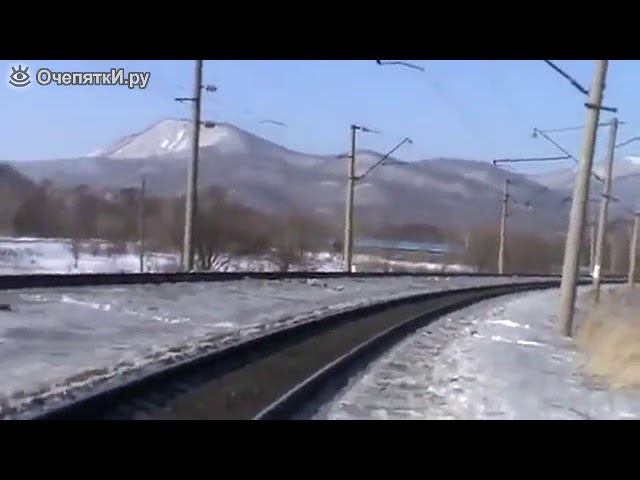 Излом токоприемников электропоездом/Fracture of current collectors by electric train.