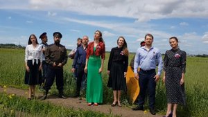 "Гляжу в озёра синие"
