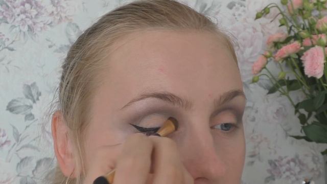 Дневной макияж со стрелками смотреть онлайн