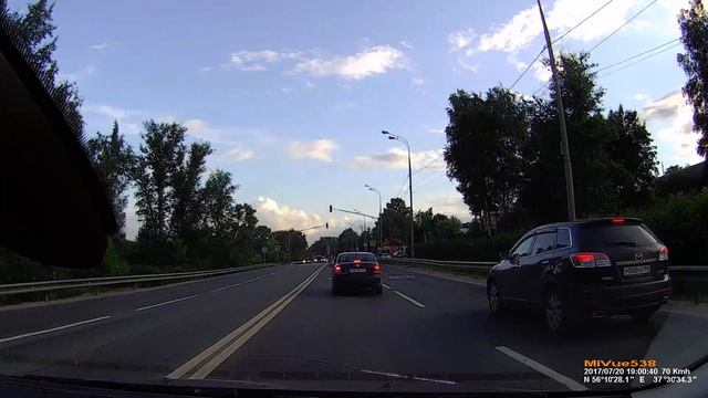 Отлетела тормозная колодка в машину.