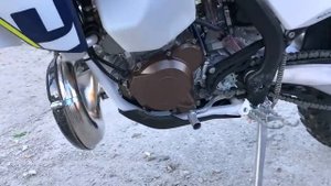 сравнение KTM EXC300, KTM EXC300 6DAYs, Husqvarna TE300 2017 модельного года