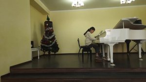 "Метелица" укр. нар. песня обр. И. Корольковой исполняет Узакова Карина 1 класс