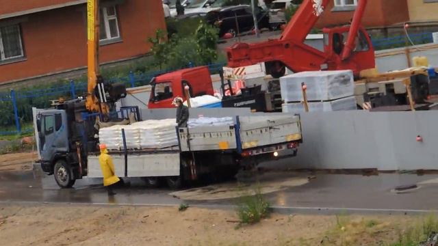 Автокран будет разгружать Кран Манипулятор остальное в ручную
