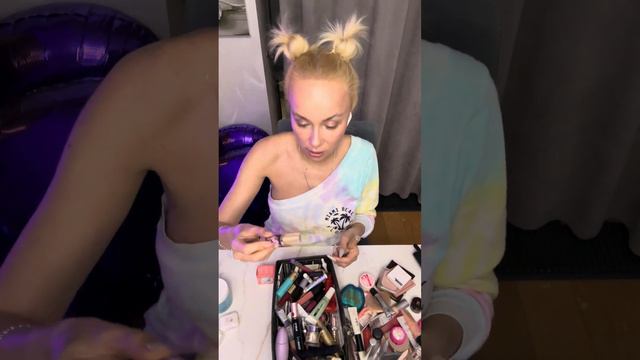 "Разбор косметички: моя коллекция и отзывы" смотреть онлайн