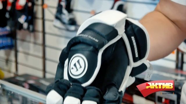 01 Обзор хоккейных перчаток Warrior Covert QRE4 смотреть онлайн