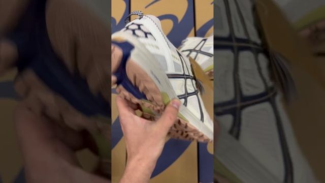 Кроссовки Asics Gel Kanaha 8 бежевые смотреть онлайн