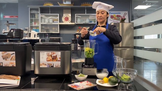 Зеленый смузи в блендере PANASONIC MX-KM5060 смотреть онлайн