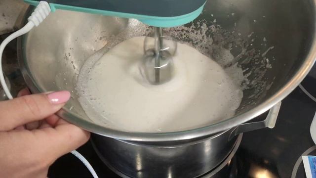 Песочные корзинки с  заварным белковым  кремом и корзинки со сгущенкой и орешками  песочное тесто