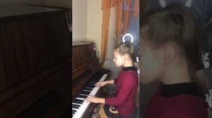 "Полонез", автор Йоганн Готліб Гольдберг. Виконує Чеха Даша