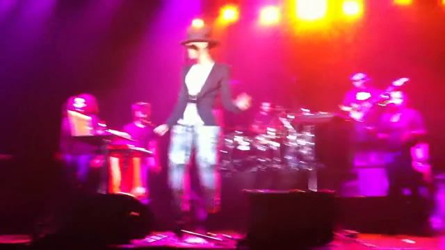 Erykah Badu- Gone Baby, Don't Be Long (Live @ Arena Moscow, 01.11.11, Moscow) смотреть онлайн