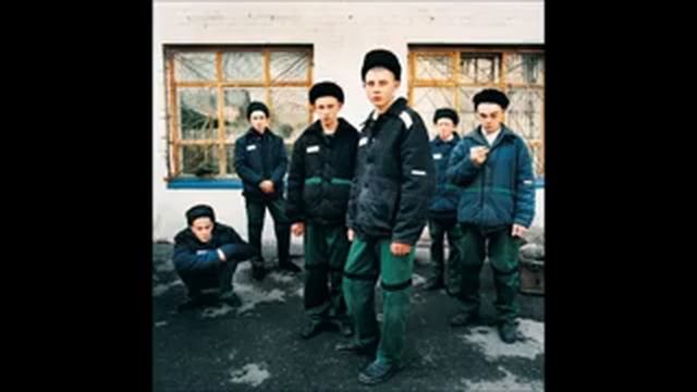 ПЕТУХИ НА ЗОНЕ ОПУЩЕНЫЕ смотреть онлайн