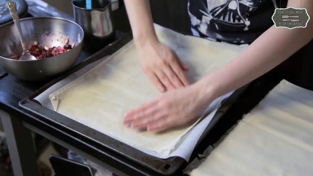 Штрудель с вишней  и миндалём