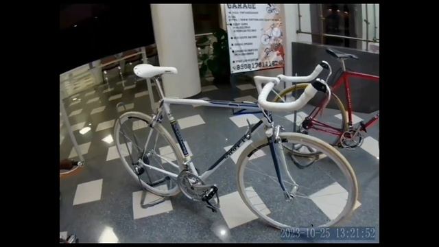 и на выставку рэтро велосипедов и так прокатиться смотреть онлайн