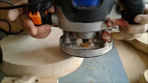 Фрезерование маленьких фигурных ножек для стола