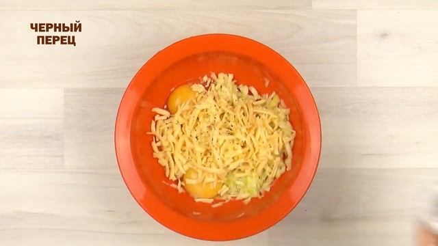 КАБАЧКОВЫЕ ОЛАДЬИ с сыром, запеченные в духовке | Вкусный завтрак | FoodLove смотреть онлайн