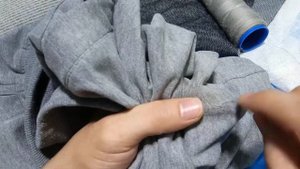 Как незаметно зашить дырочку на штанах