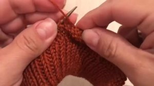 Провязываем двойную петлю в изнаночном ряду