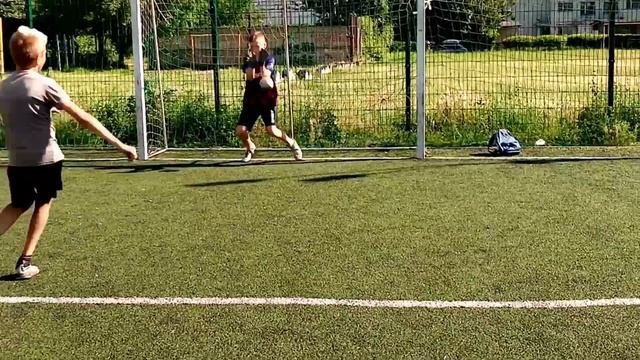 Резиновый мяч VS маленького смотреть онлайн