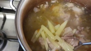 Щи из квашеной капусты.