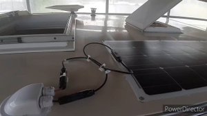 Солнечная панель на крыше прицепа-каравана.