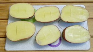 Картошка с салом и чесноком в духовке
