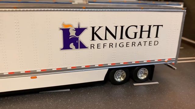 DCP 1/64 Freightliner Cascadia Knight truck Transportation Escala Metal #60-0779 смотреть онлайн