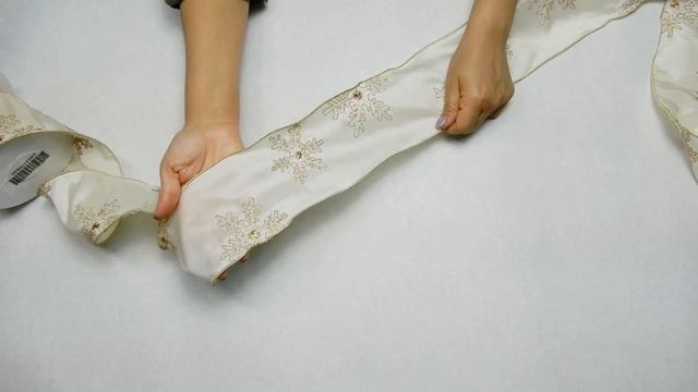 Embroidered Snowflake Wired Ribbon, Item # 48700503C смотреть онлайн