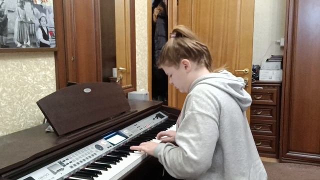 менуэт в.ф.бах. исполняет Щёголева Вероника