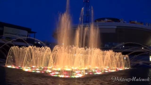 Фонтан у цирка город Гомель. Fontan Gomel смотреть онлайн