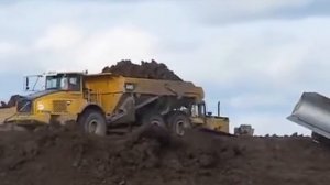 Бульдозер CAT D6R - планировка грунта