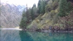 Озеро Сары-Челек - одно из красот Кыргызстана