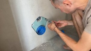 Установил унитаз (Roca The Gap) и смеситель, собрал один стеллаж