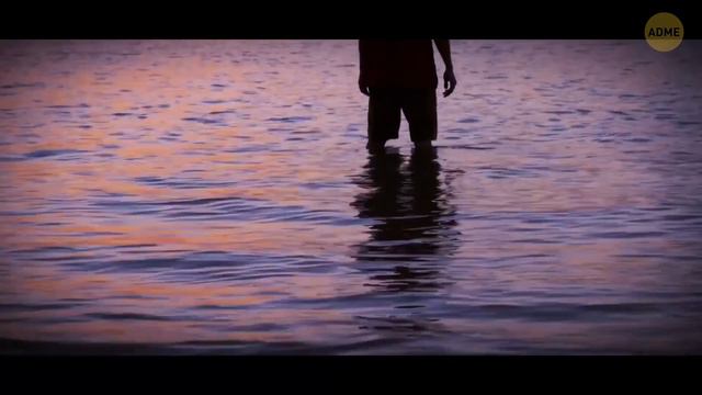 Если вы видите такие волны, выходите из воды смотреть онлайн