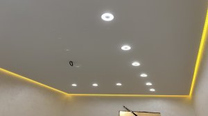 ПАРЯЩИЙ ПОТОЛОК С RGB ЛЕНТОЙ