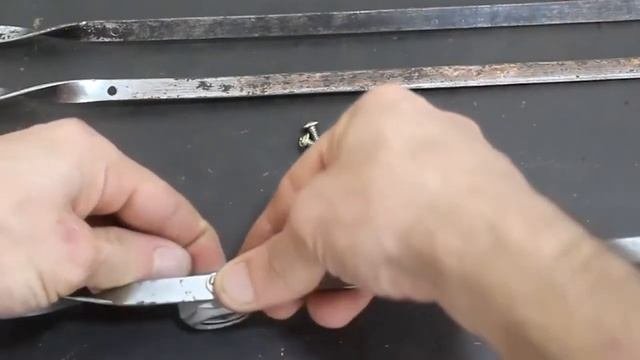 Что можно сделать из гайки и старых шампуров. полезная вещь в хозяйстве.