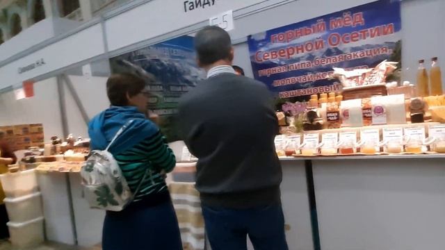 Москва. Ярмарка меда в Гостинном дворе