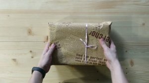 Как можно упаковать коробку с газетой и ниткой