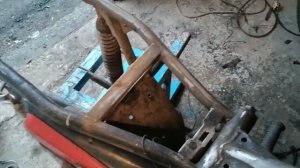 Подготовка рамы к покраске иж юпитер 5, зачистка (устроился работать)